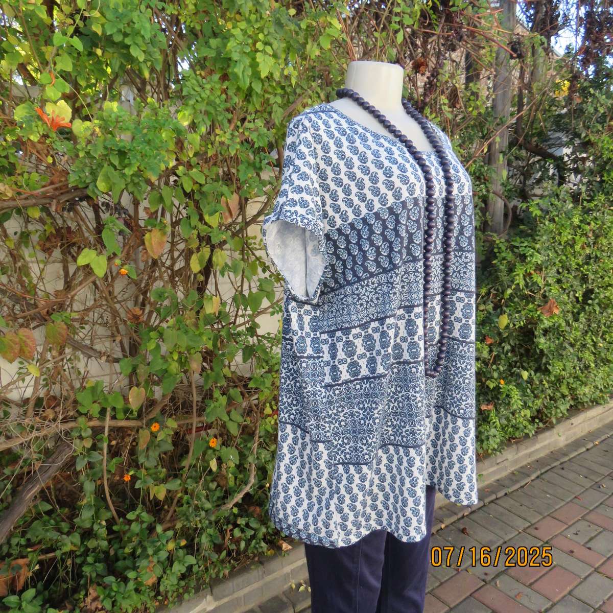 Slip over horizontal patterned polycotton stretch top size 48. Tiny cut-on sleeves