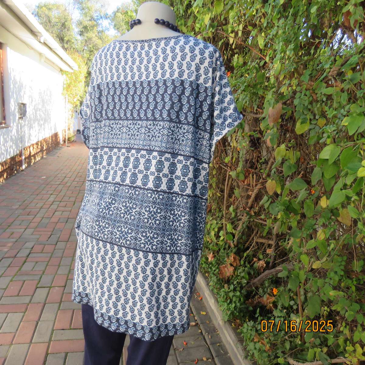 Slip over horizontal patterned polycotton stretch top size 48. Tiny cut-on sleeves