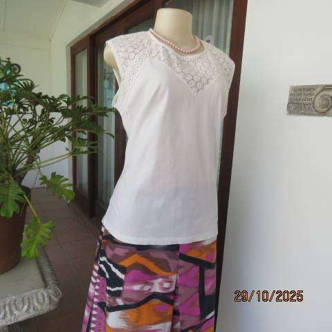 MARISA white cotton sleeveless top with lace pointed yoke fron-shoulders. Size 40
