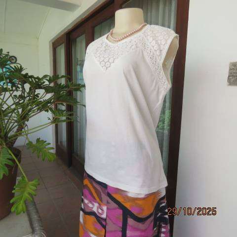 MARISA white cotton sleeveless top with lace pointed yoke fron-shoulders. Size 40