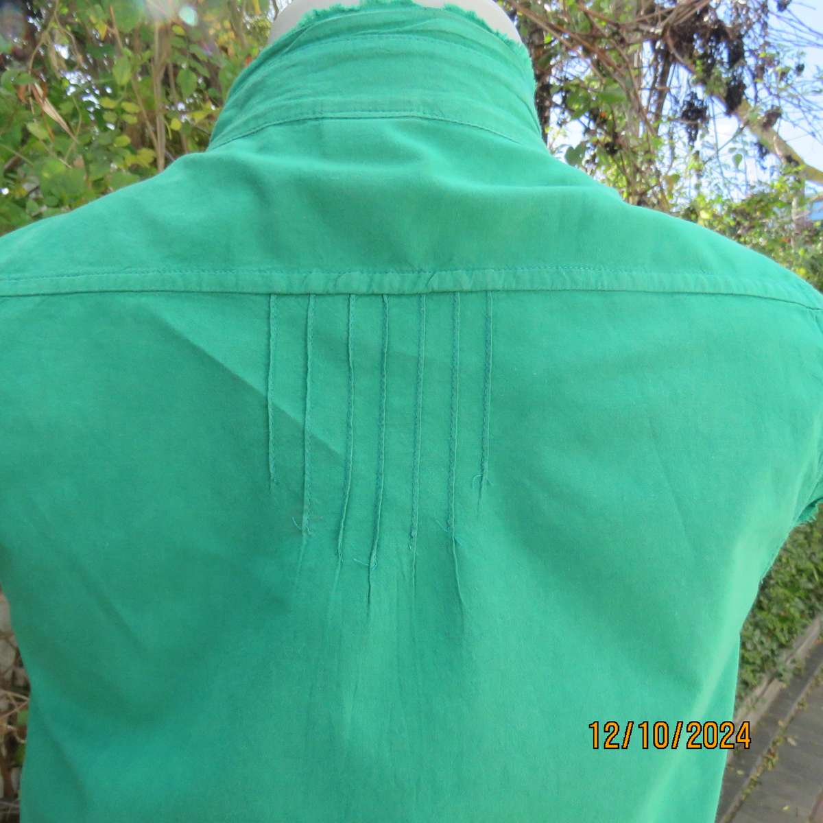 Forrest green button down 100% cotton top. Banded neckline. Cotton lace on front. WOOLWORTHS 30/32