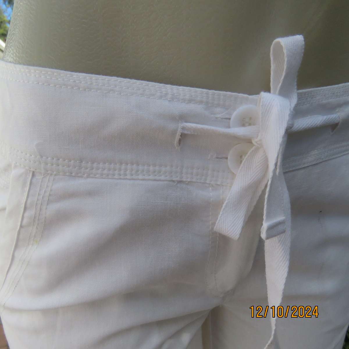 Snow white linen/cotton blend no stretch cropped pants by DUNNES size 34. Front pockets.Brand new co