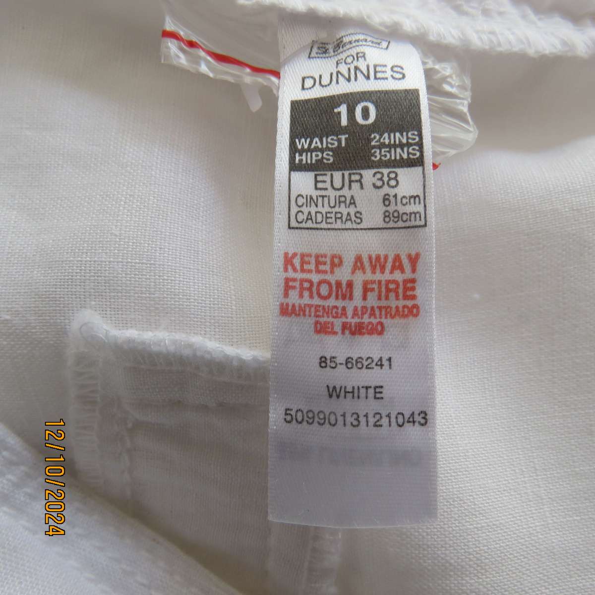 Snow white linen/cotton blend no stretch cropped pants by DUNNES size 34. Front pockets.Brand new co