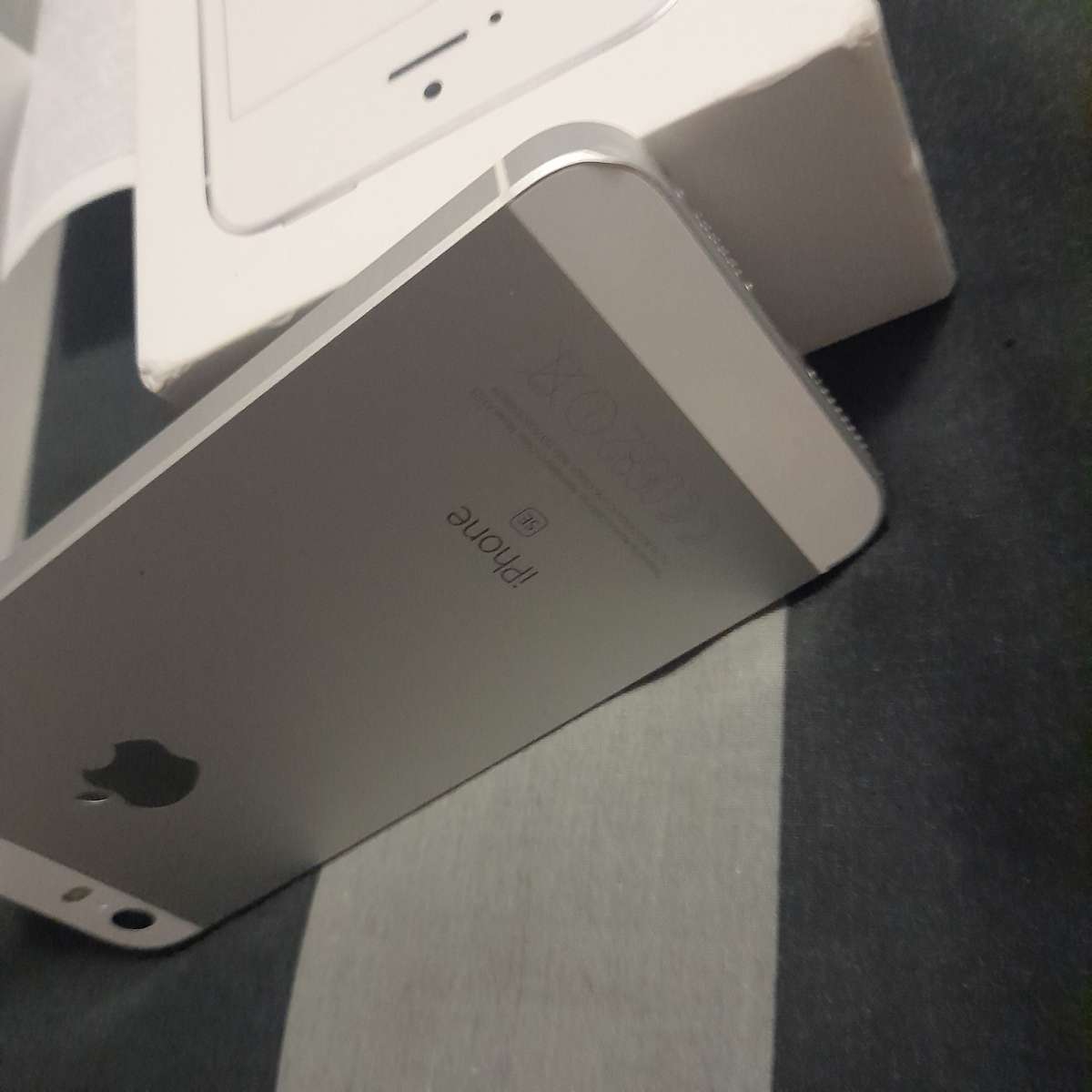 Apple iphone SE 16gb As new with box and charger