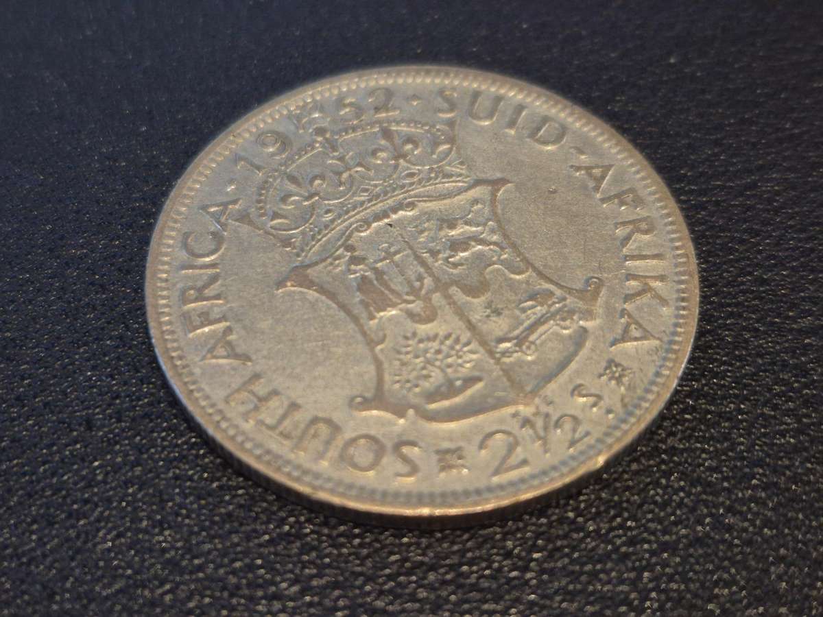 1952 Two and a Half Shillings - L4