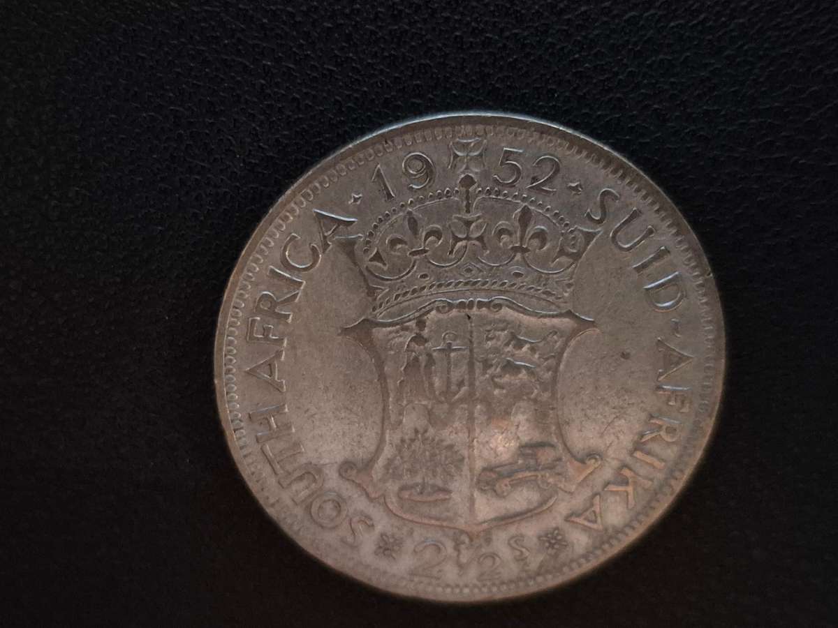 1952 Two and a Half Shillings - L4