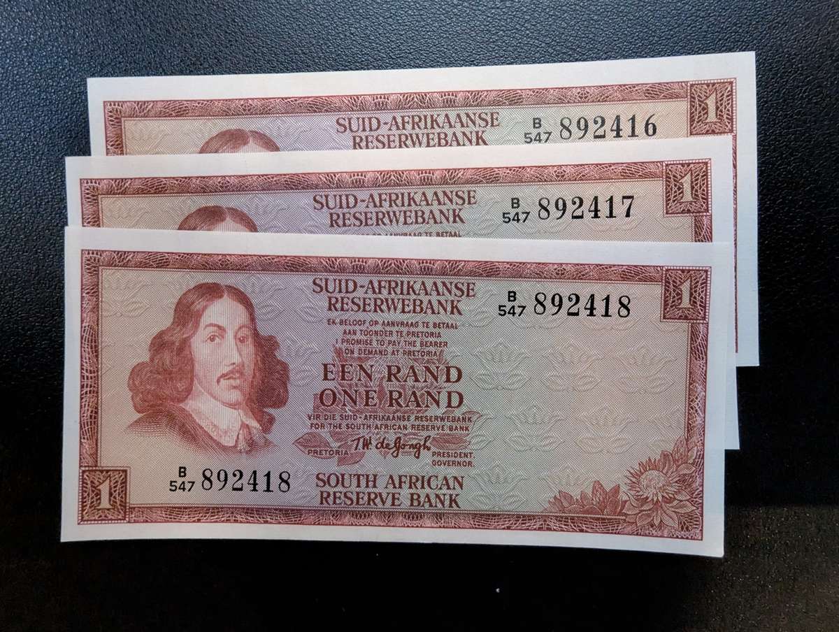 TW de Jongh - One Rand Banknotes x 3 - Consecutive numbers