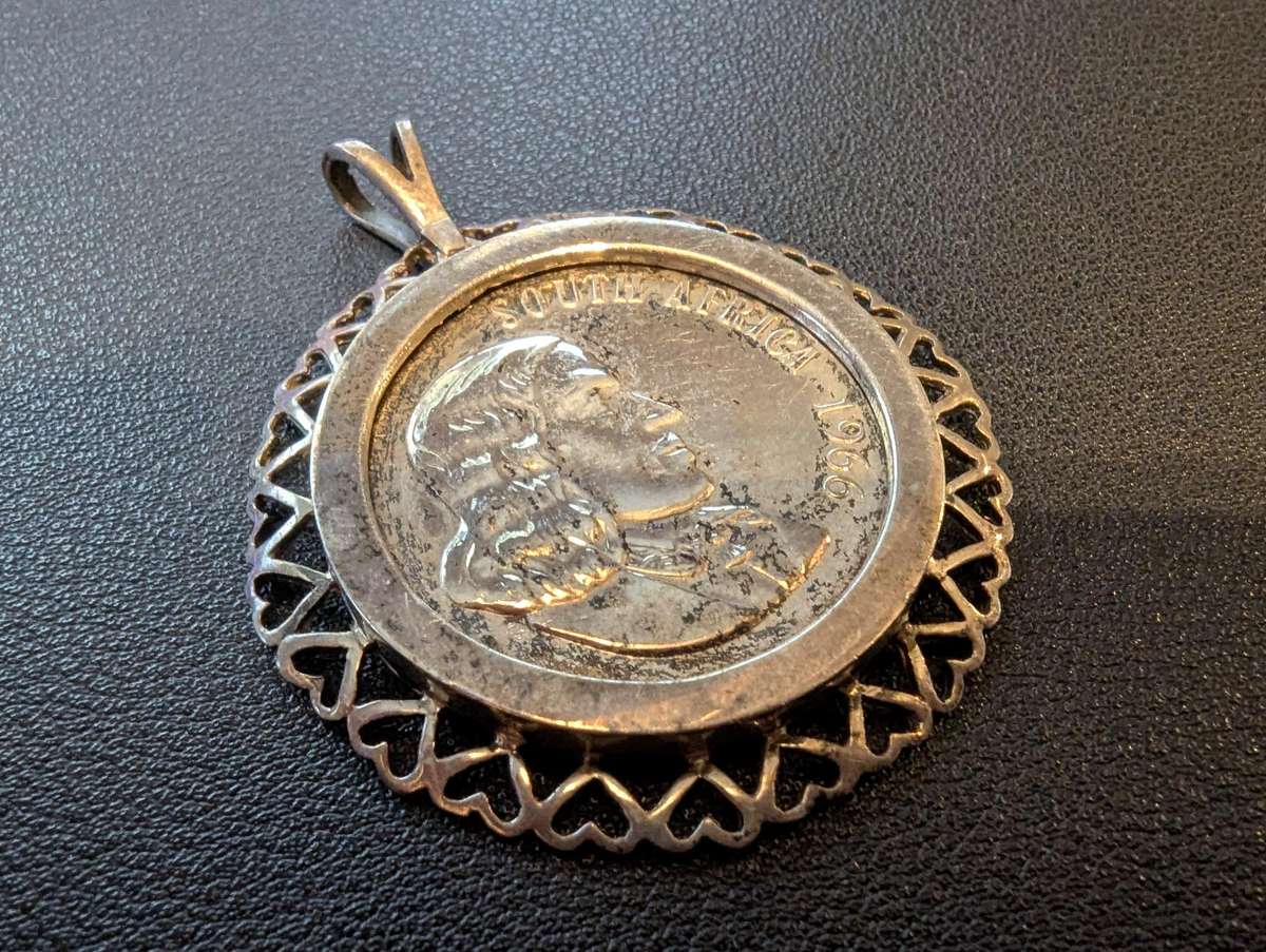 1966 One Rand English Pendant 23.17g