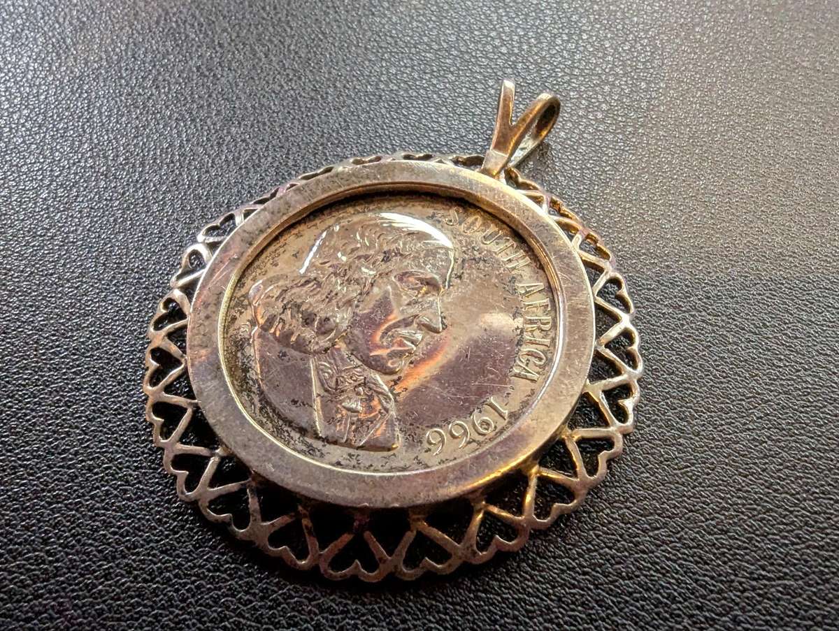 1966 One Rand English Pendant 23.17g
