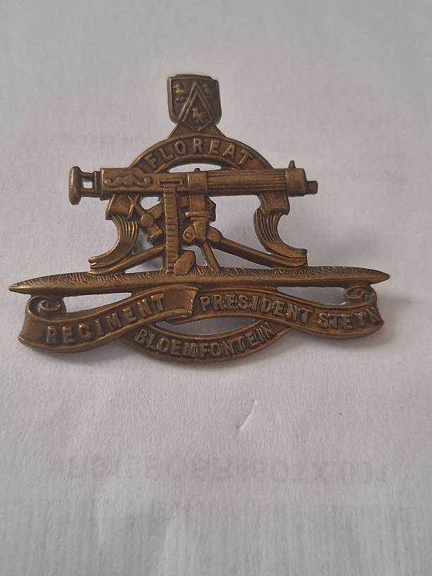 WW2 Ptresident Steyn Regiment Bloemfontein Badge one lug missing