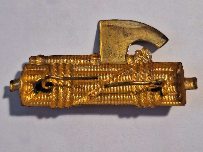 WW2 Italian Fascist FEZ badge