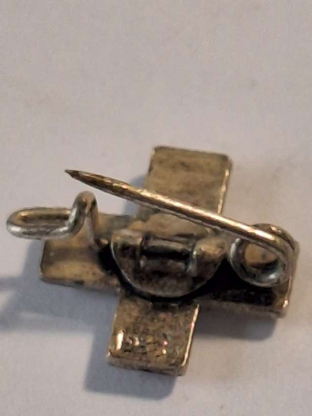 Vintage German Red Cross blood donors badge