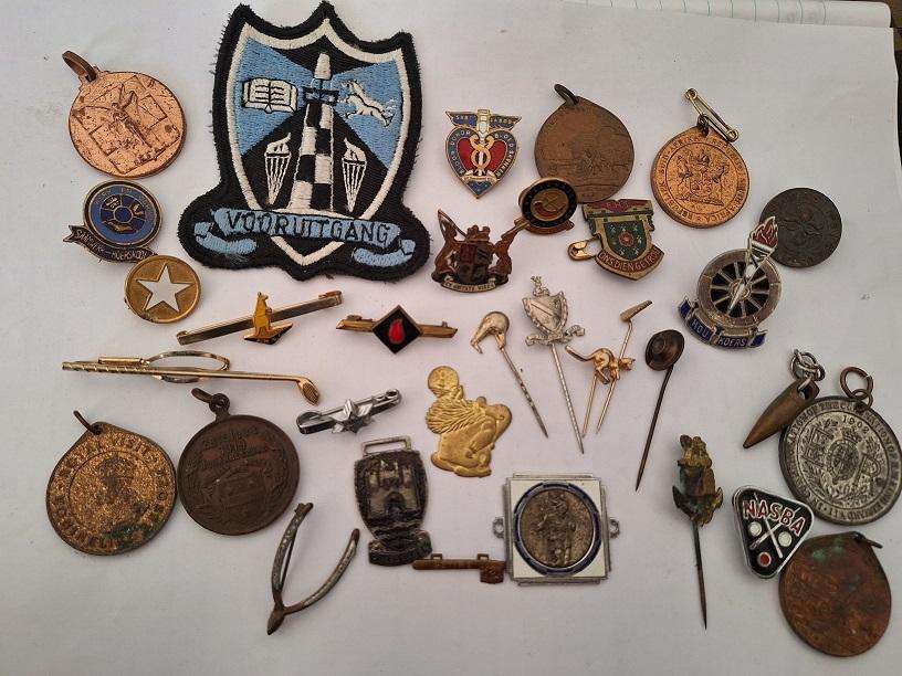 Various collectable items