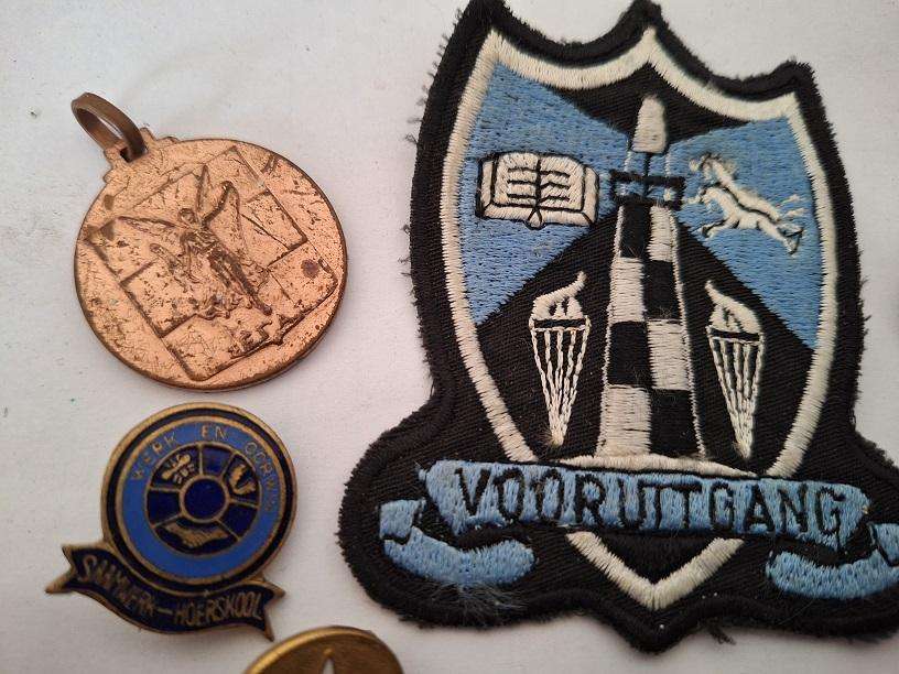 Various collectable items