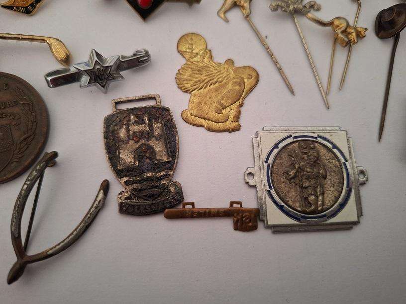 Various collectable items