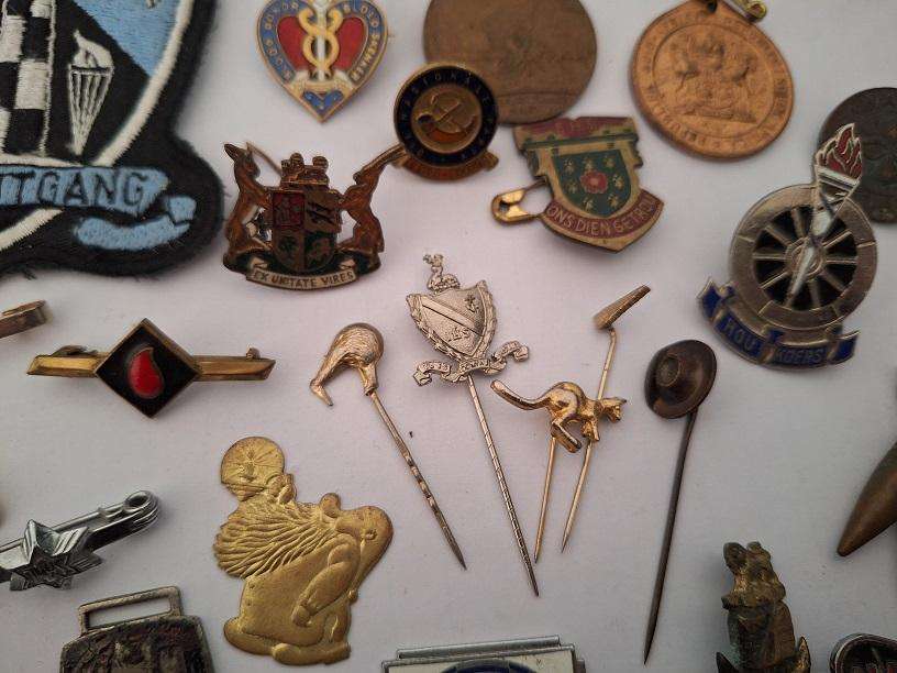 Various collectable items