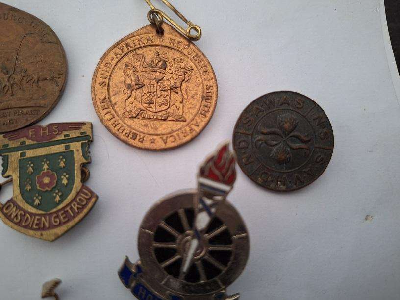 Various collectable items