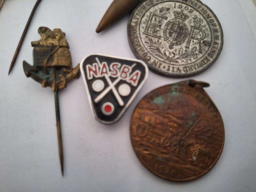 Various collectable items