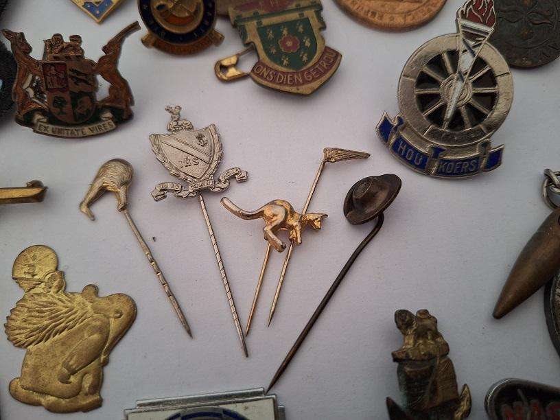 Various collectable items