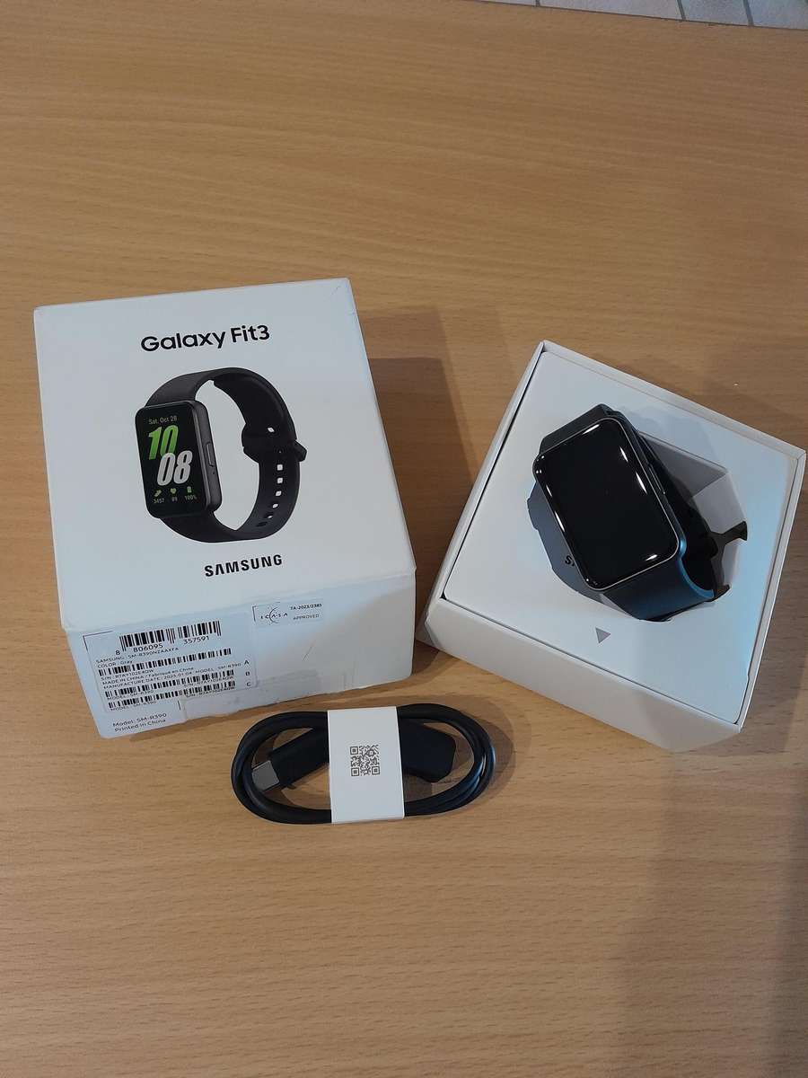 Samsung Galaxy Fit 3 smart watch fitness tracker