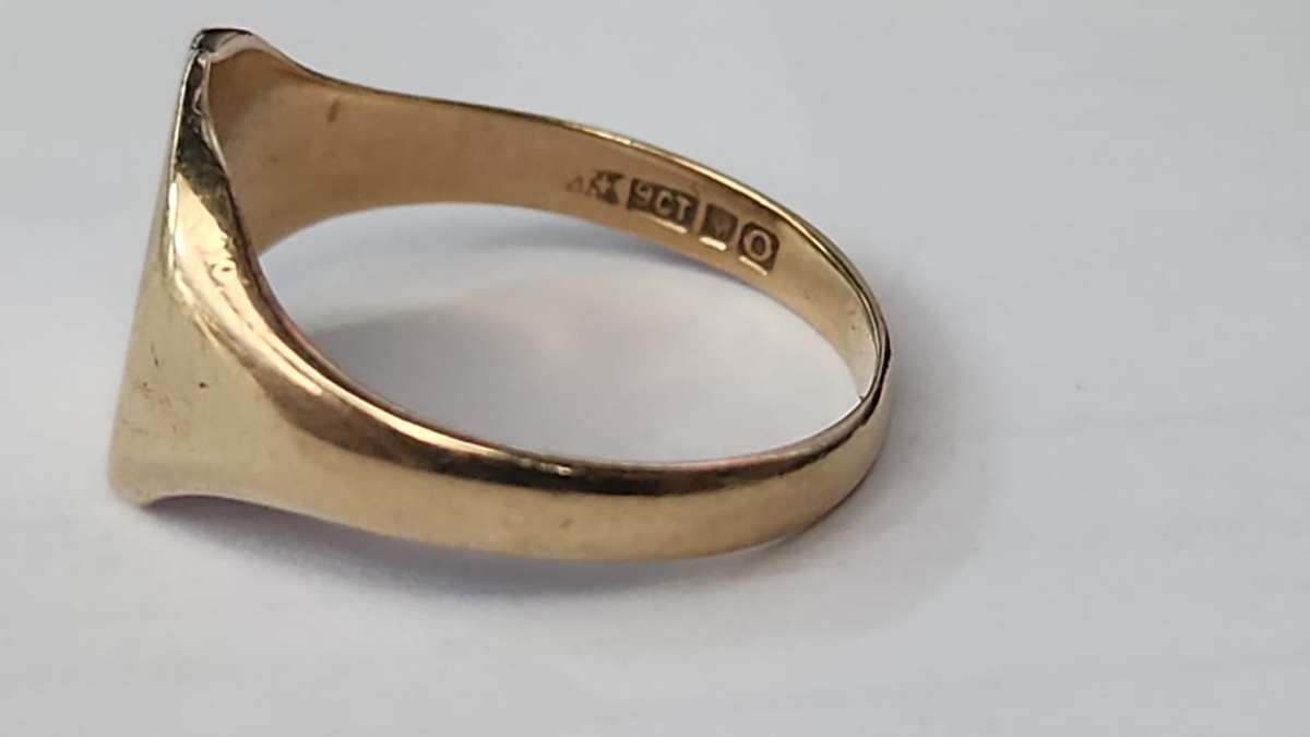 GOLD SIGNET MENS RING - 20MM INNER DIAMETER 4.4 GRAM