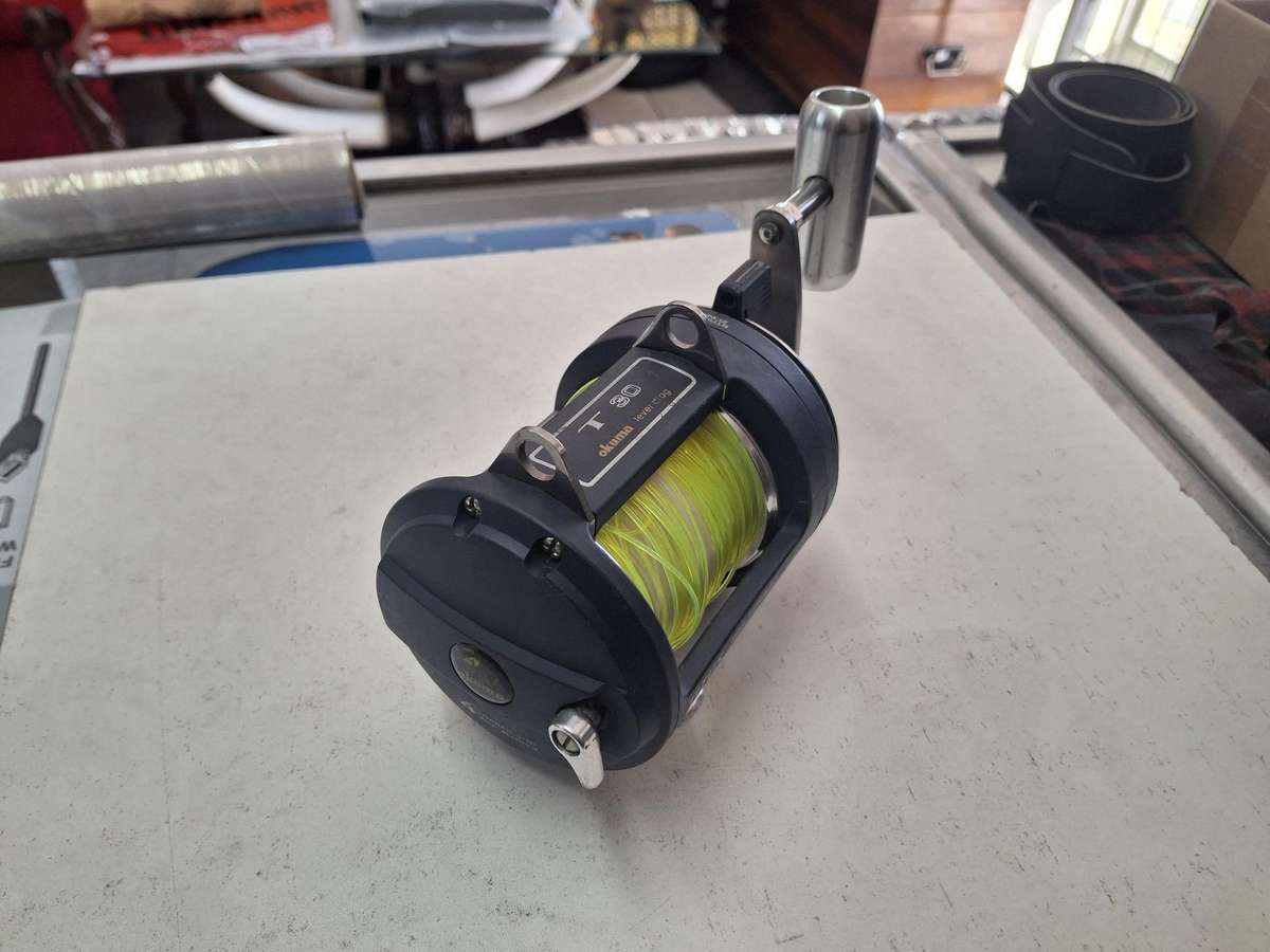 Shimano T30 Fishing Reel