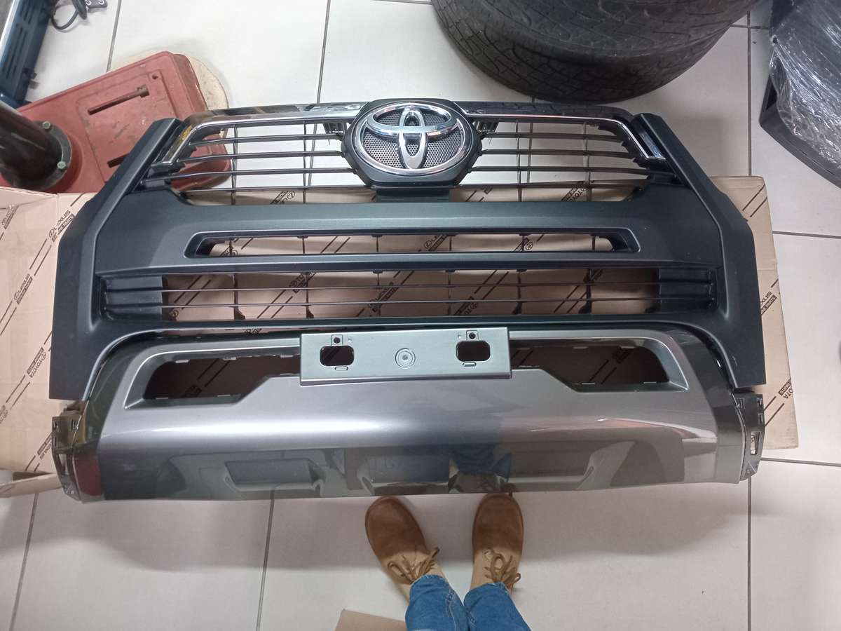 TOYOTA LEGEND 50 FRONT GRILL