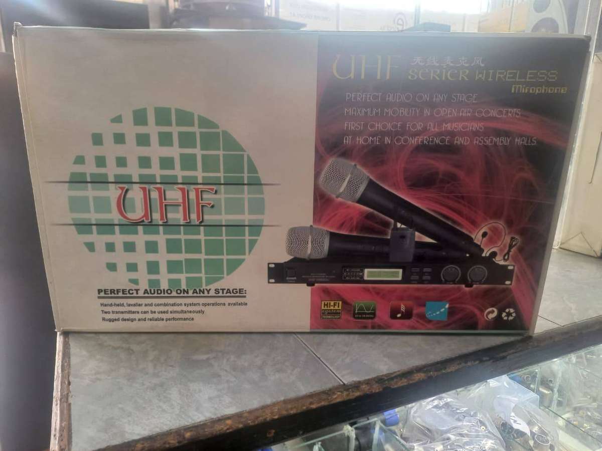 UHF DUAL WIRELESS HEADSET MICROPHONES