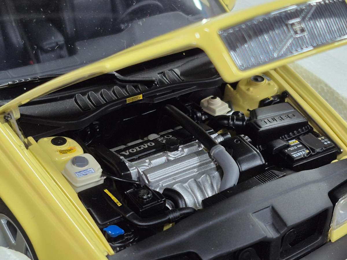 AUTOart - Volvo 850 T-5R Sedan