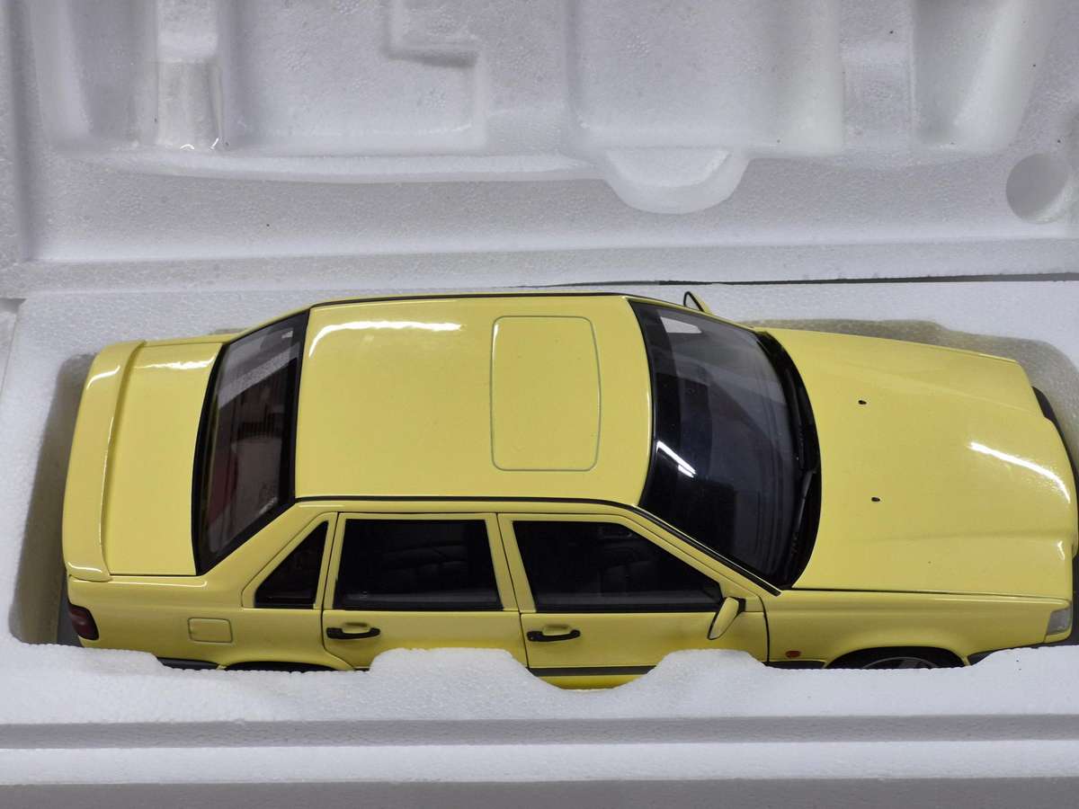 AUTOart - Volvo 850 T-5R Sedan