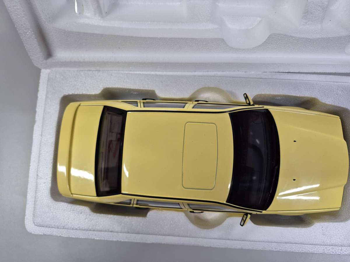 AUTOart - Volvo 850 T-5R Sedan