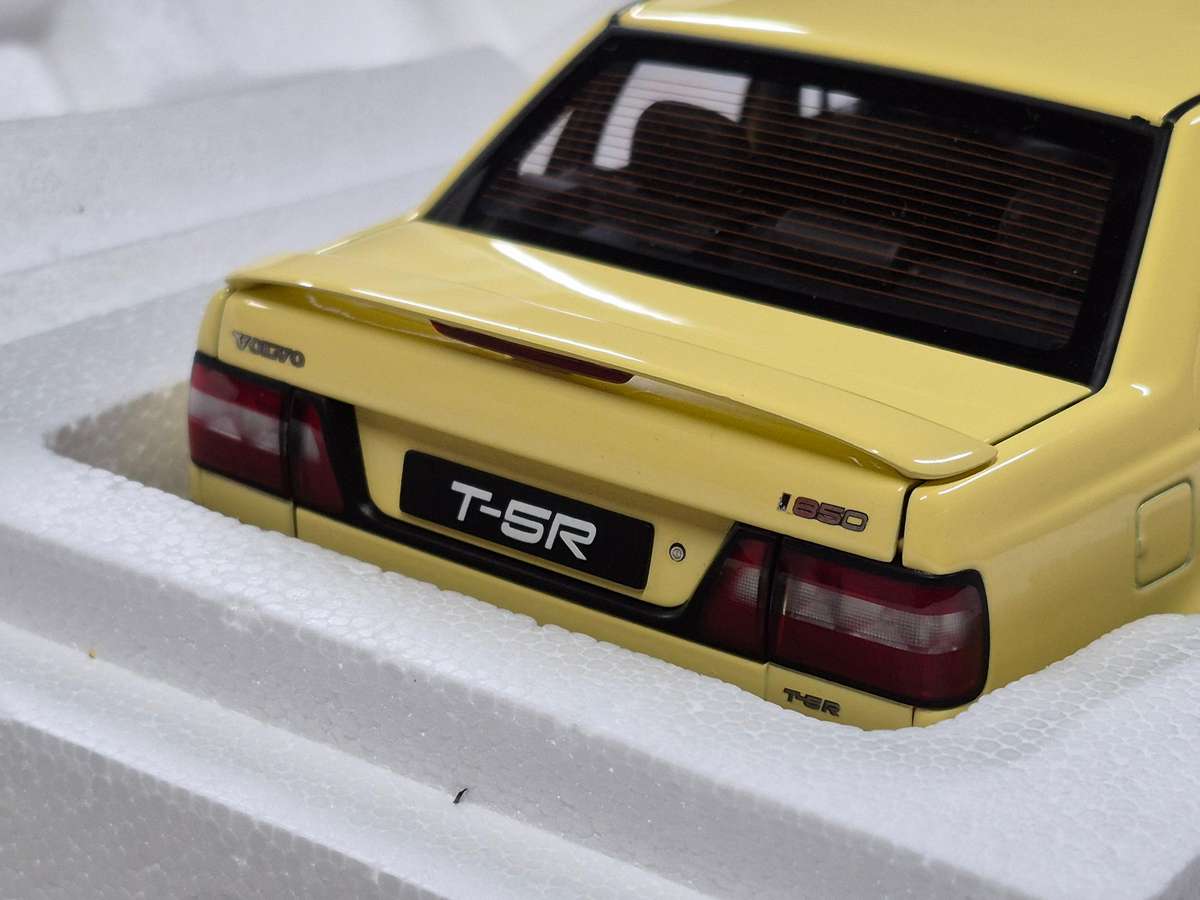 AUTOart - Volvo 850 T-5R Sedan