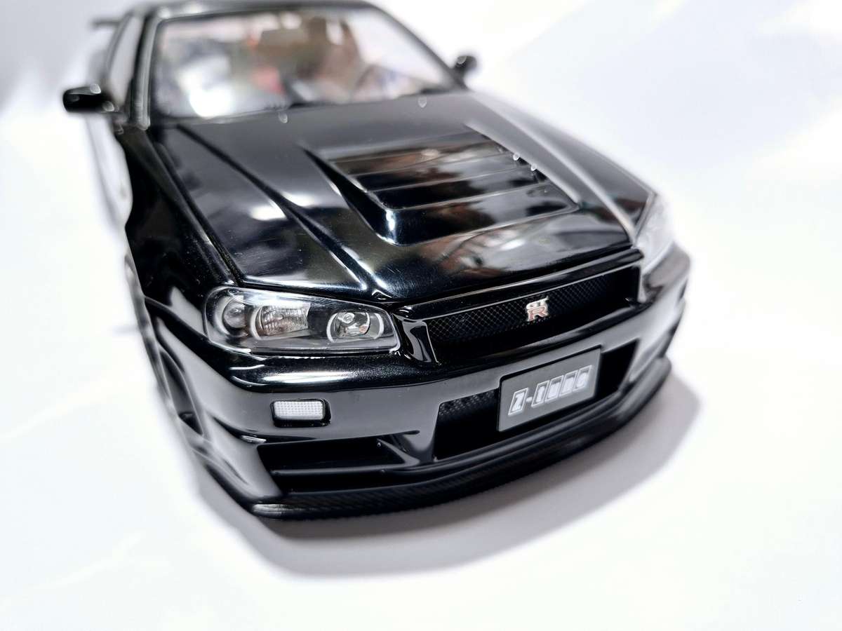 MotorHelix Nissan Skyline GT-R R34 Z-Tune 1/18  Black Pearl (Pre-Owned)