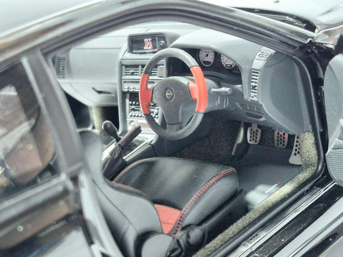 MotorHelix Nissan Skyline GT-R R34 Z-Tune 1/18  Black Pearl (Pre-Owned)