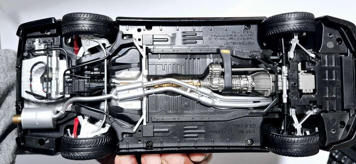 MotorHelix Nissan Skyline GT-R R34 Z-Tune 1/18  Black Pearl (Pre-Owned)