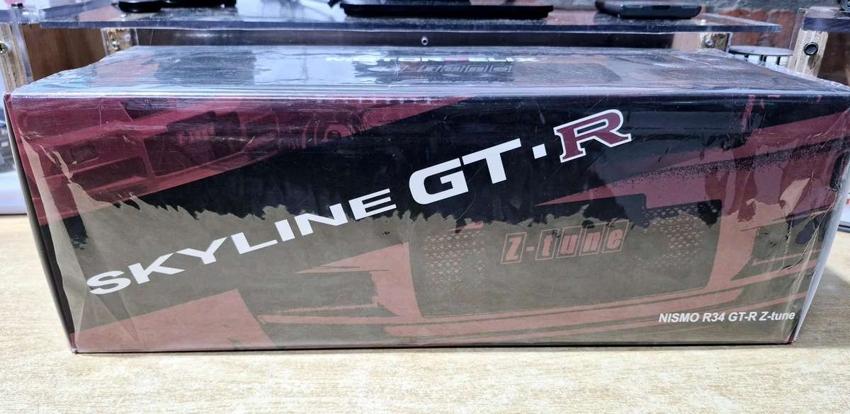 MotorHelix Nissan Skyline GT-R R34 Z-Tune 1/18  Black Pearl (Pre-Owned)