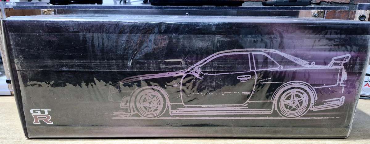 MotorHelix Nissan Skyline GT-R R34 Z-Tune 1/18  Black Pearl (Pre-Owned)