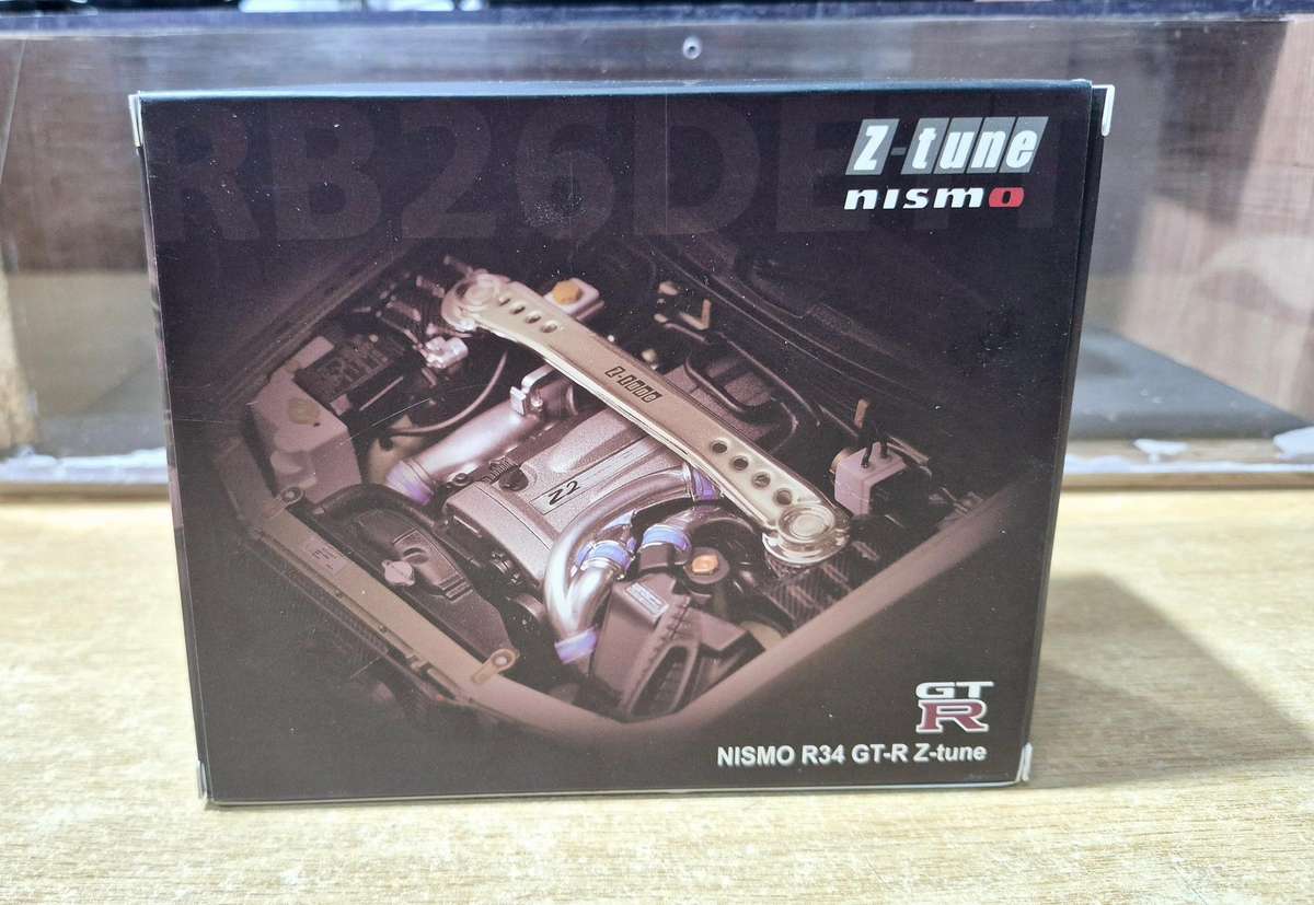 MotorHelix Nissan Skyline GT-R R34 Z-Tune 1/18  Black Pearl (Pre-Owned)