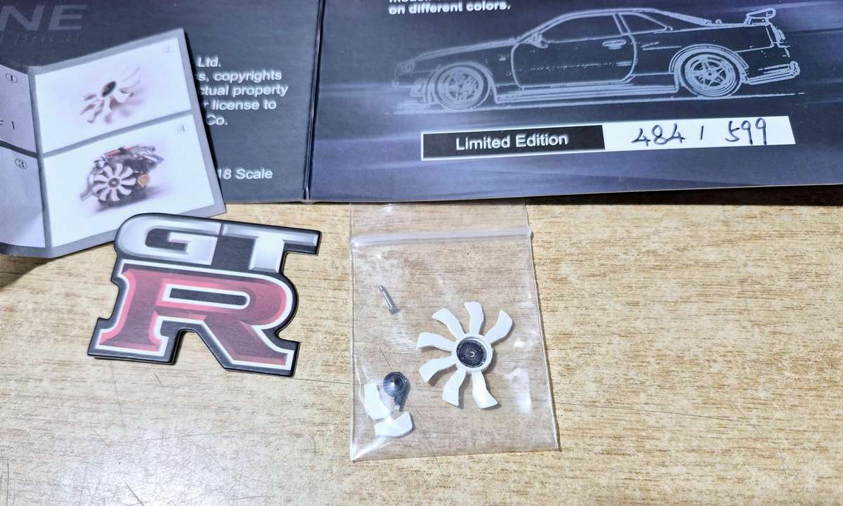 MotorHelix Nissan Skyline GT-R R34 Z-Tune 1/18  Black Pearl (Pre-Owned)