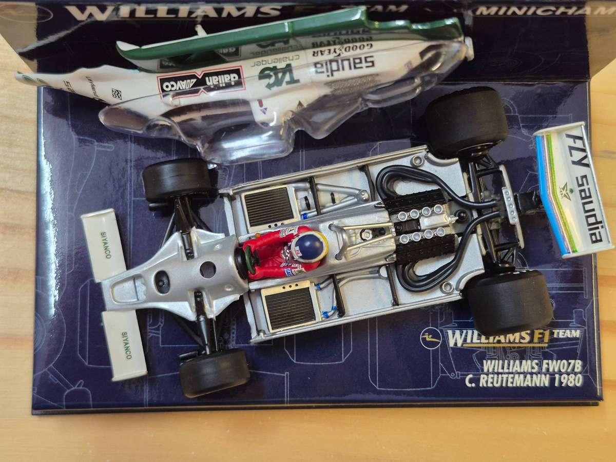 F1 MINICHAMPS + RED LINE - WILLIAMS FW07B + FERRARI F2007