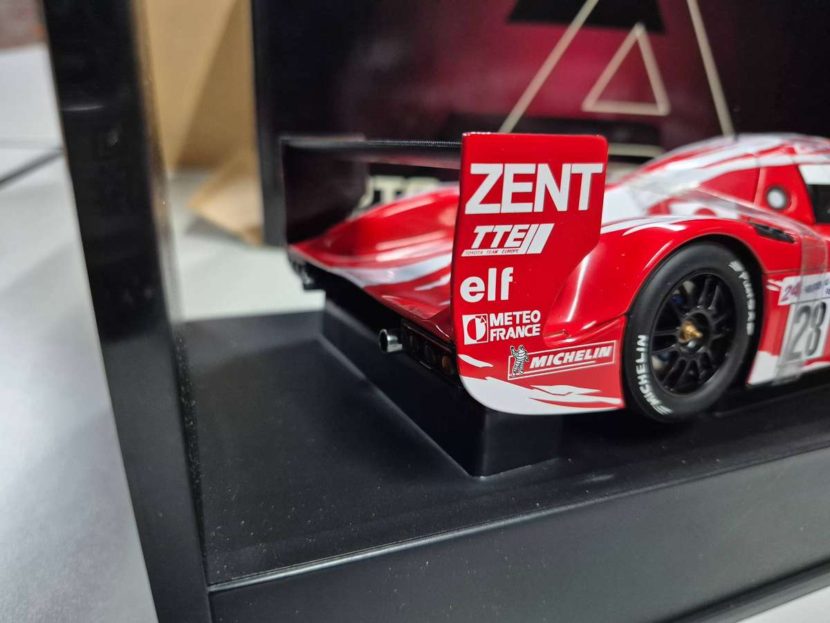 AUTOart Toyota GT1 TS020 1/18