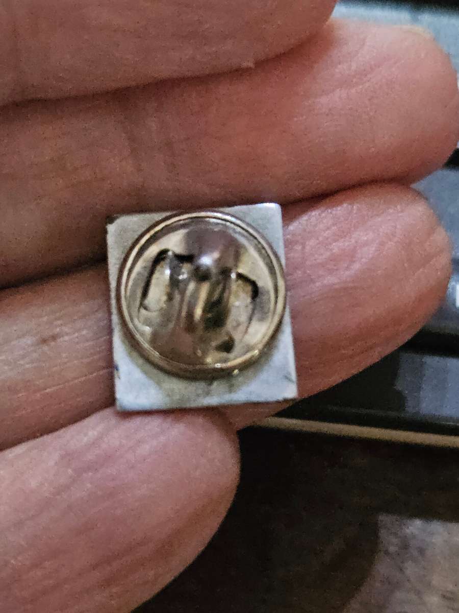 Queens Award For Industry Silver Lapel Pin Badge