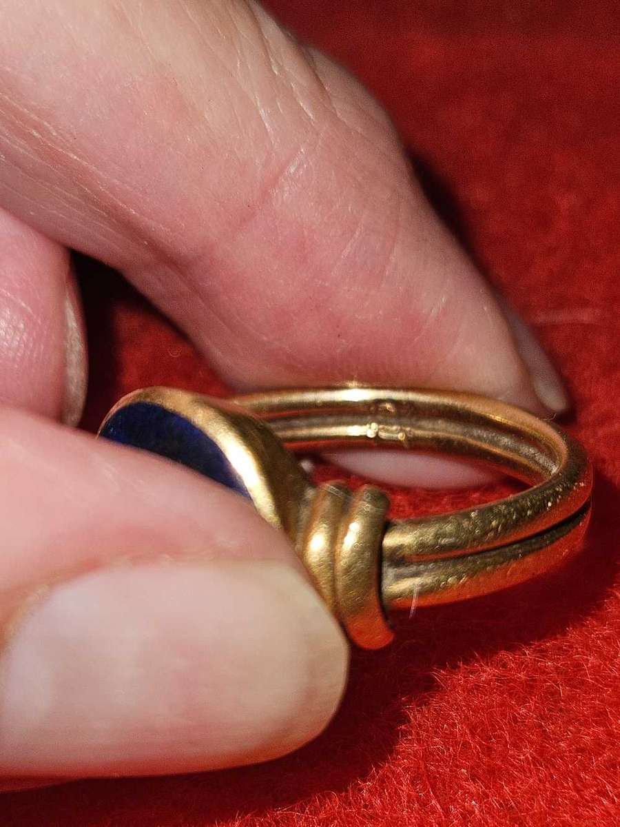 Pre-Owned 9ct Yellow Gold Lapis Lazuli Signet Ring