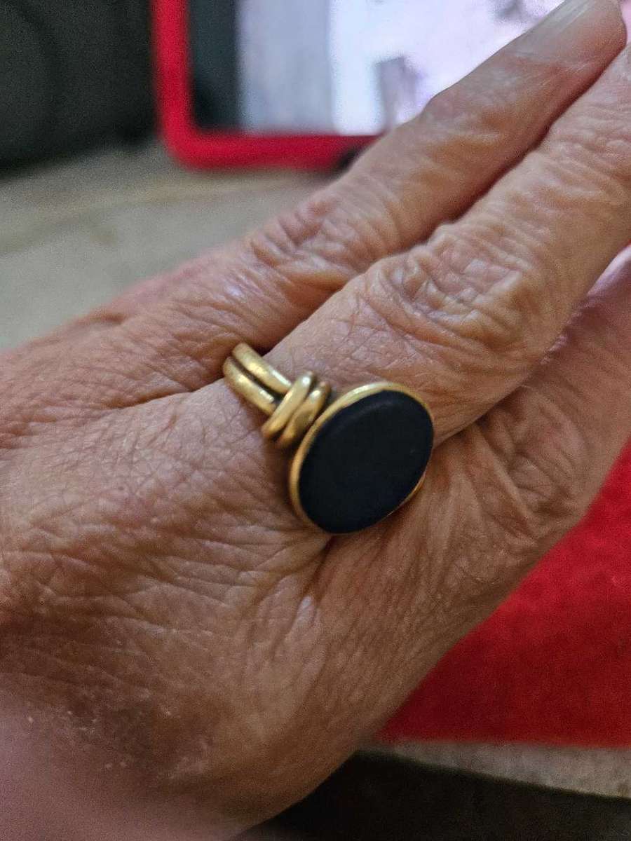 Pre-Owned 9ct Yellow Gold Lapis Lazuli Signet Ring