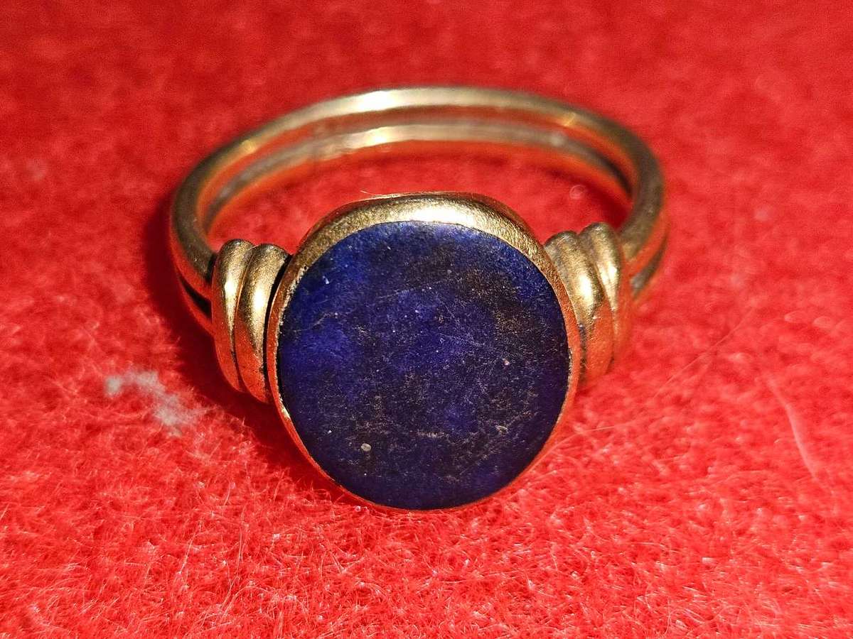 Pre-Owned 9ct Yellow Gold Lapis Lazuli Signet Ring