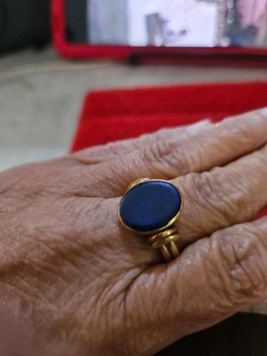 Pre-Owned 9ct Yellow Gold Lapis Lazuli Signet Ring