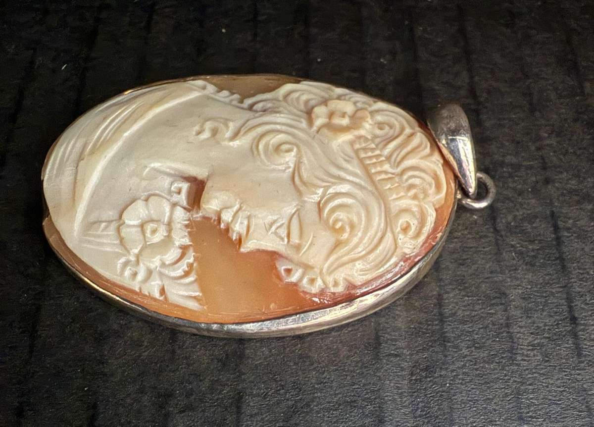 Sterling silver cameo pendant