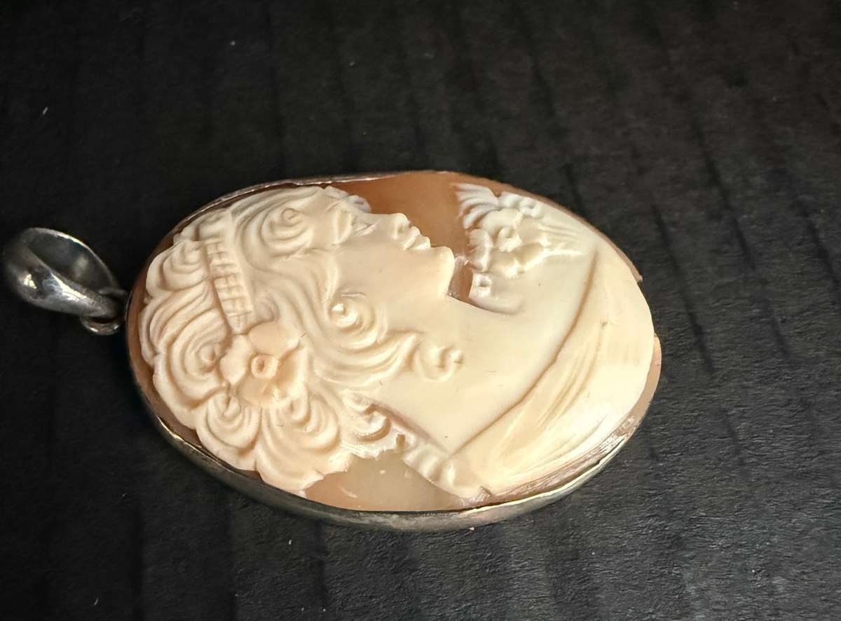 Sterling silver cameo pendant