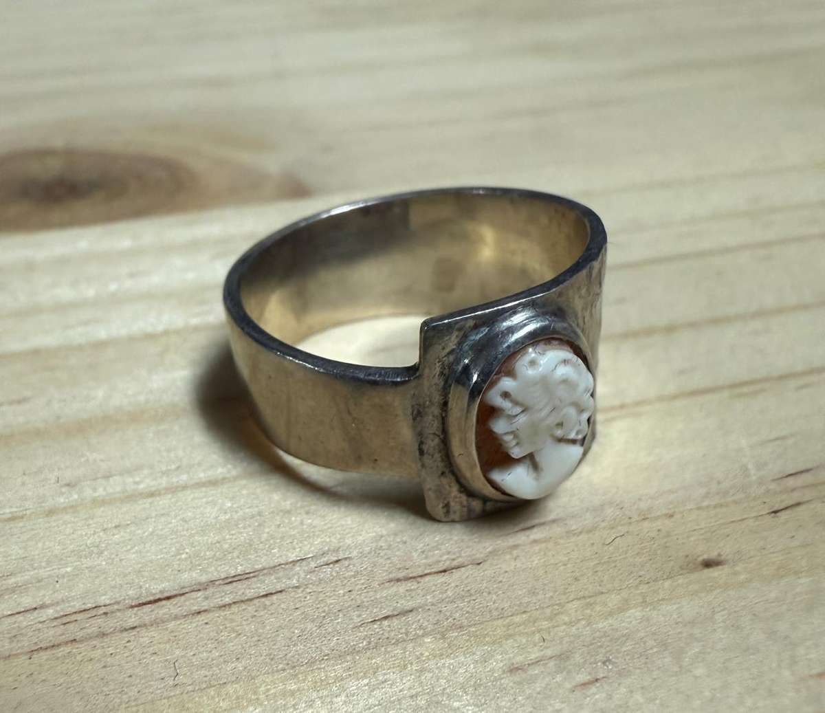 Sterling silver cameo ring