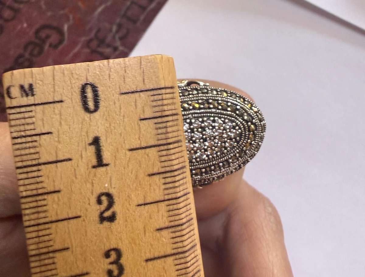 Sterling silver heavy ring with marcasite & Clear stones